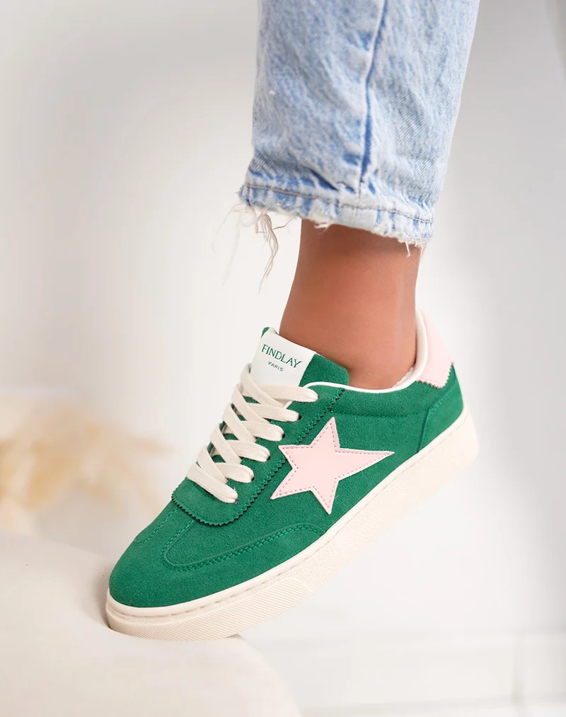 Basket femme verte tendance en suédine avec étoile rose clair moderne