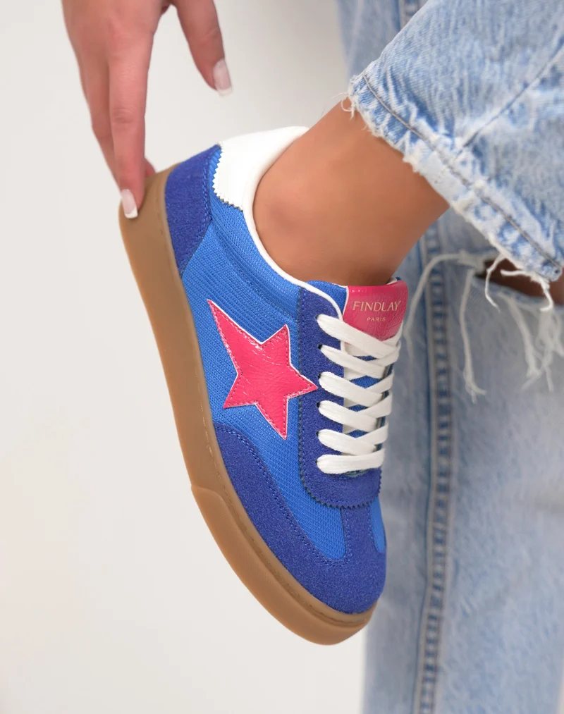 Basket femme bleue tendance en suédine avec étoile rose originale