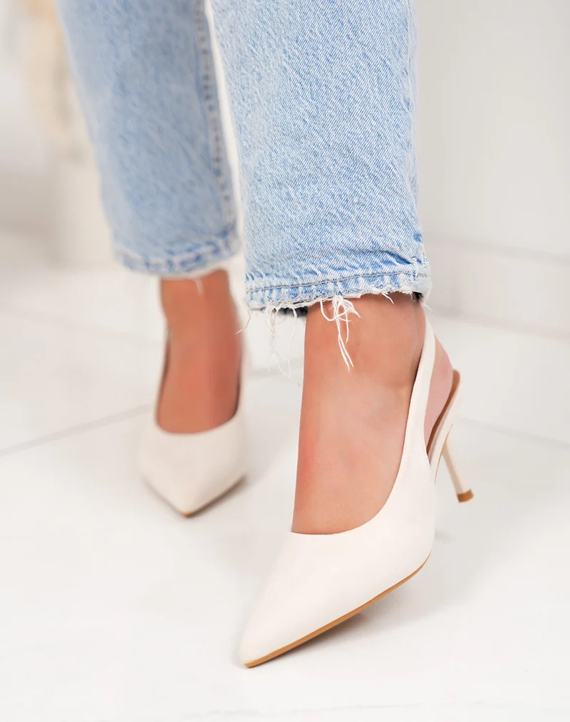 Escarpin femme beige élégant en suédine avec lanière arrière raffinée