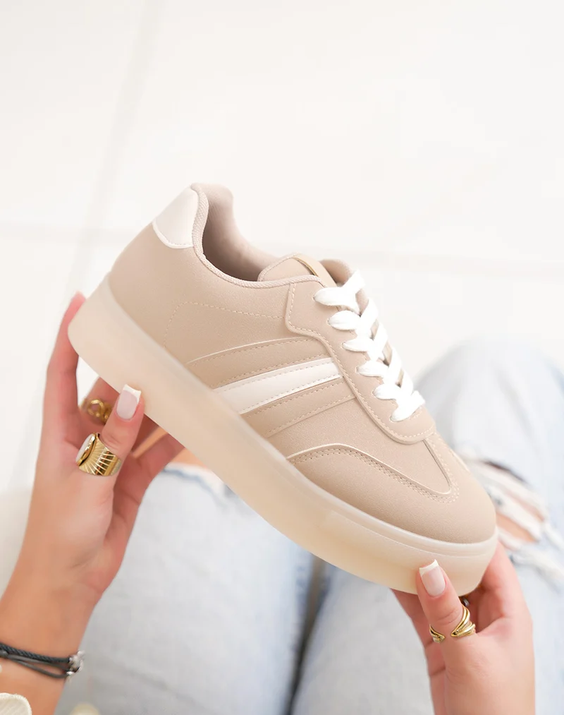 Basket femme beige tendance à plate-forme en suédine avec empiècements blancs