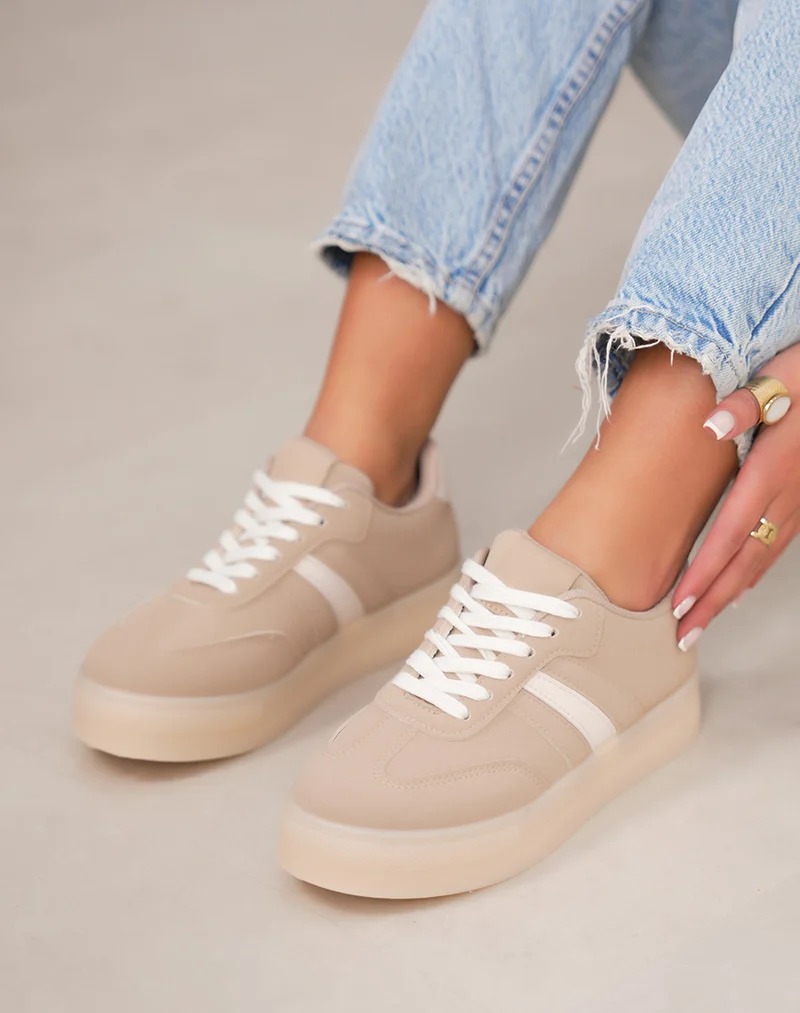 Basket femme beige tendance à plate-forme en suédine avec empiècements blancs