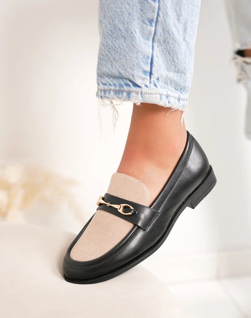 Mocassin femme noir élégant tissé avec bijou doré chic