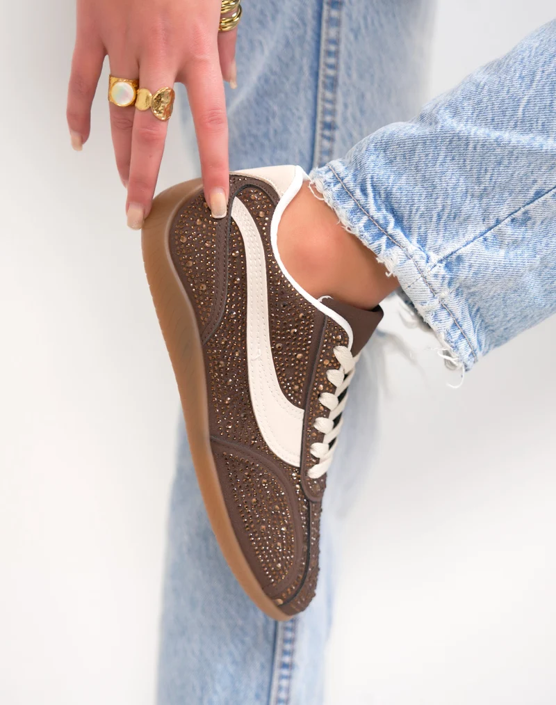 Basket femme marron tendance à strass avec empiècements beiges et lacets assortis