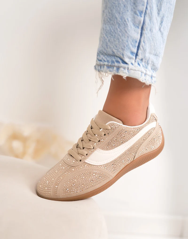 Basket femme beige à strass avec empiècements blanc et lacets assortis
