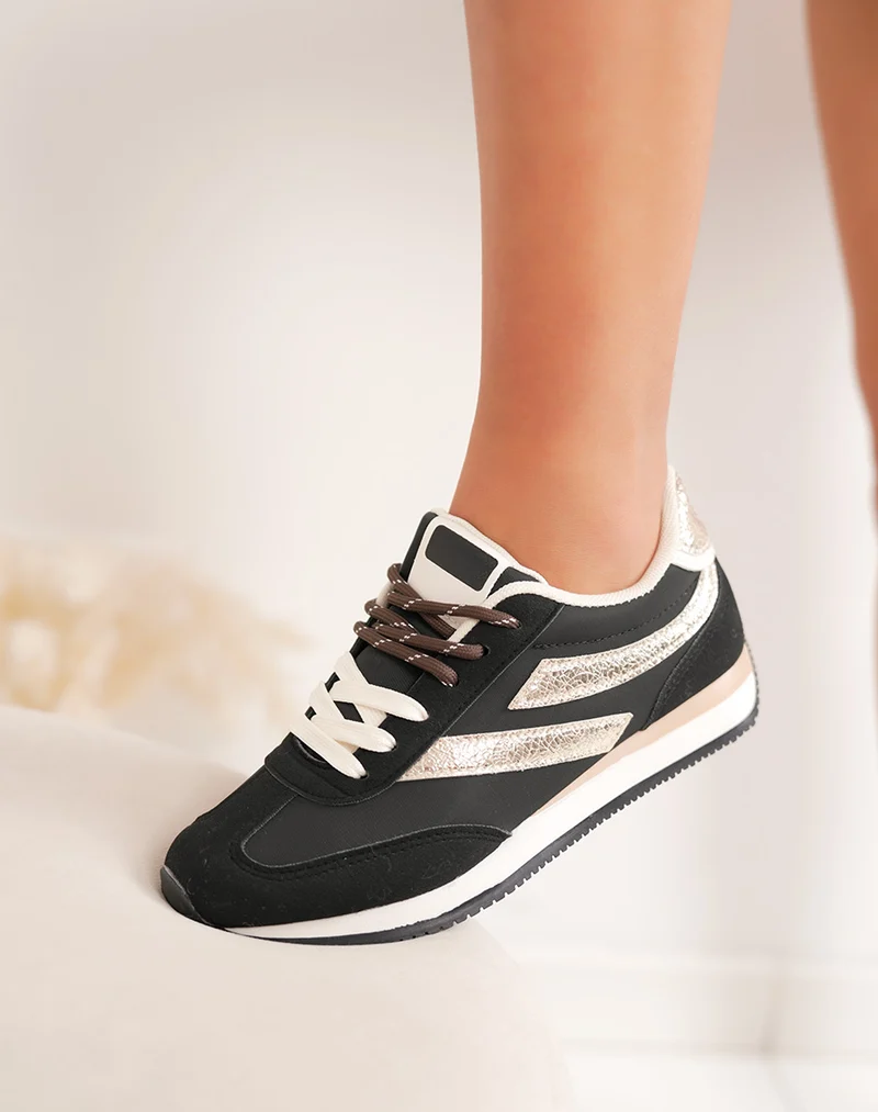 Baskets femme noires avec empiècements dorés effet croco et double lacets