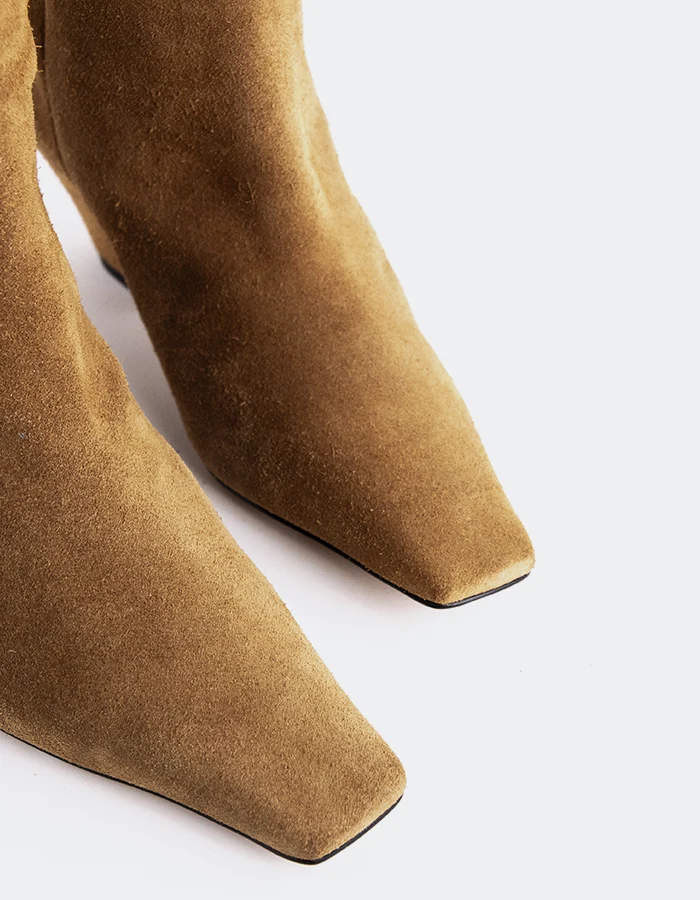 Renesme Camel Suede