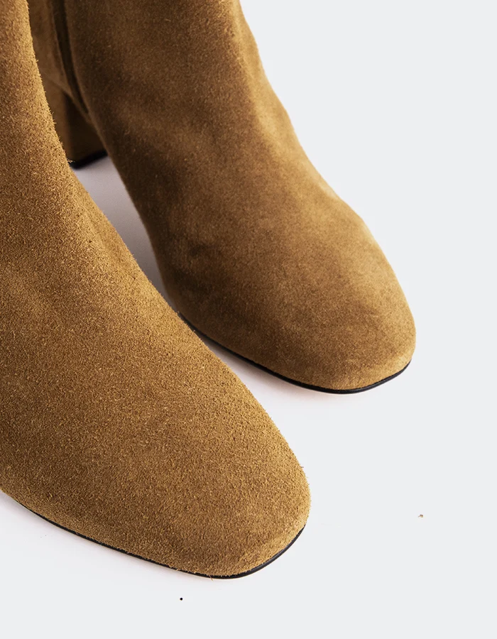 Gracyn Camel Suede