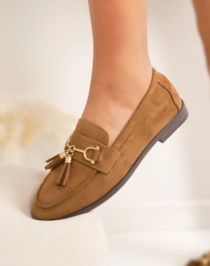 Mocassin femme camel en suédine élégante avec franges et détail doré chic
