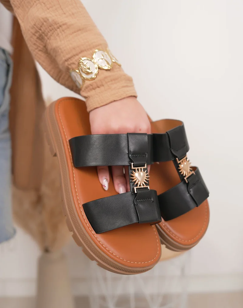 Mules femme noire tendance à plateforme camel avec bijou cœur