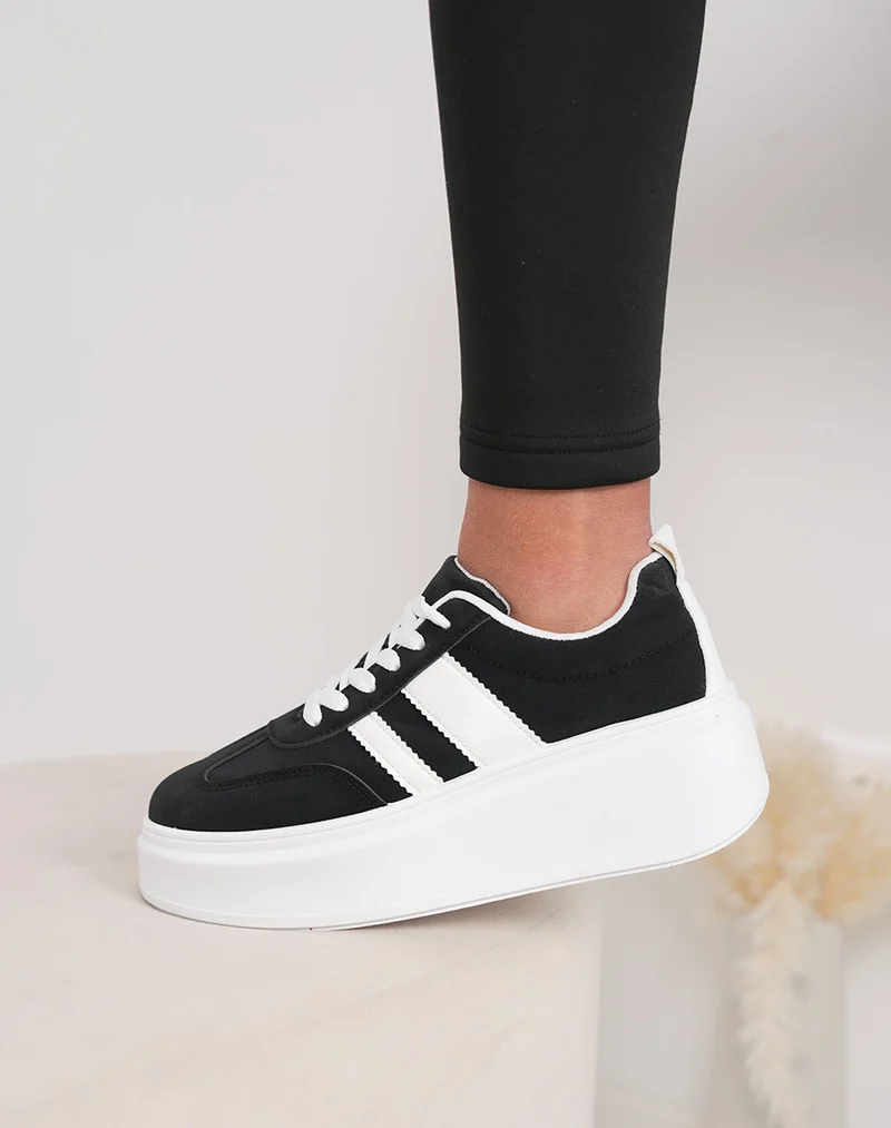Basket femme noire tendance avec rayures épaisses et plateforme confortable