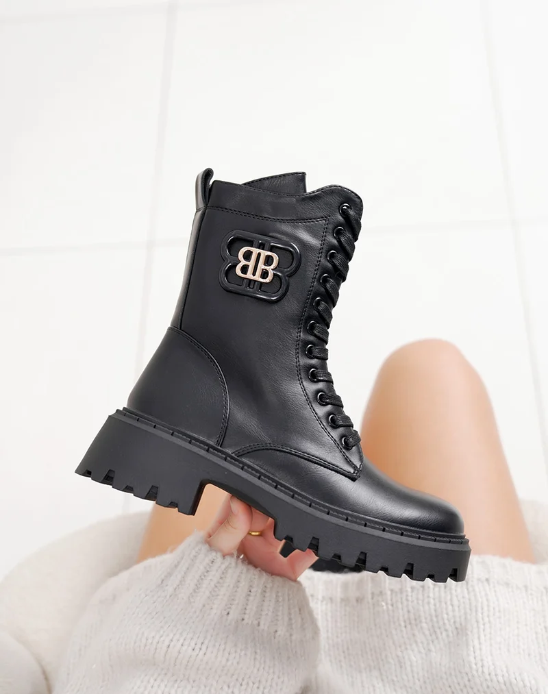 Bottines noires à lacets fourrées avec détail doré