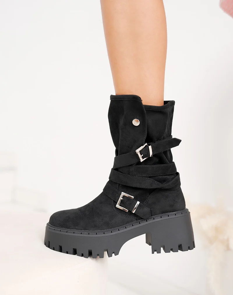 Bottines noires en suédine à sangles et semelle crantée style rock
