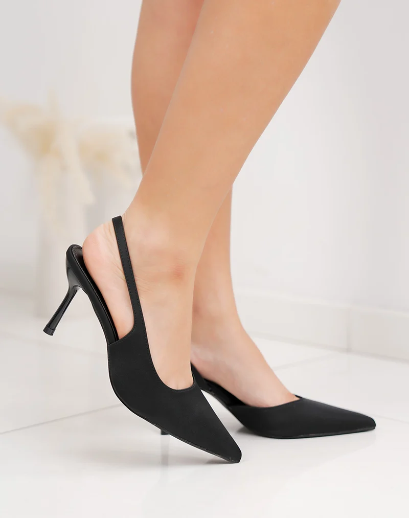 Escarpins femme noirs mat élégants à bout pointu et talon aiguille 9 cm