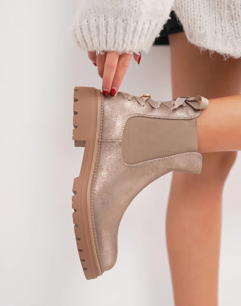 Bottines femme taupe irisées élégantes style chelsea avec nœud et détail cœur