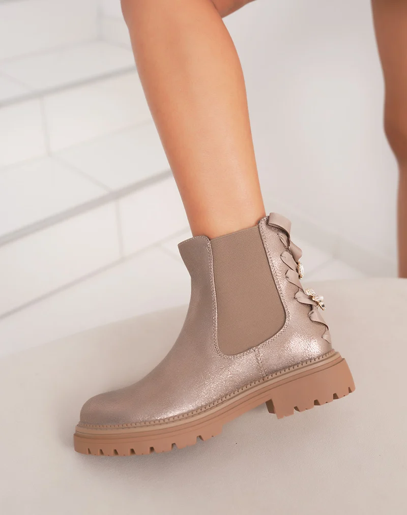 Bottines femme taupe irisées élégantes style chelsea avec nœud et détail cœur