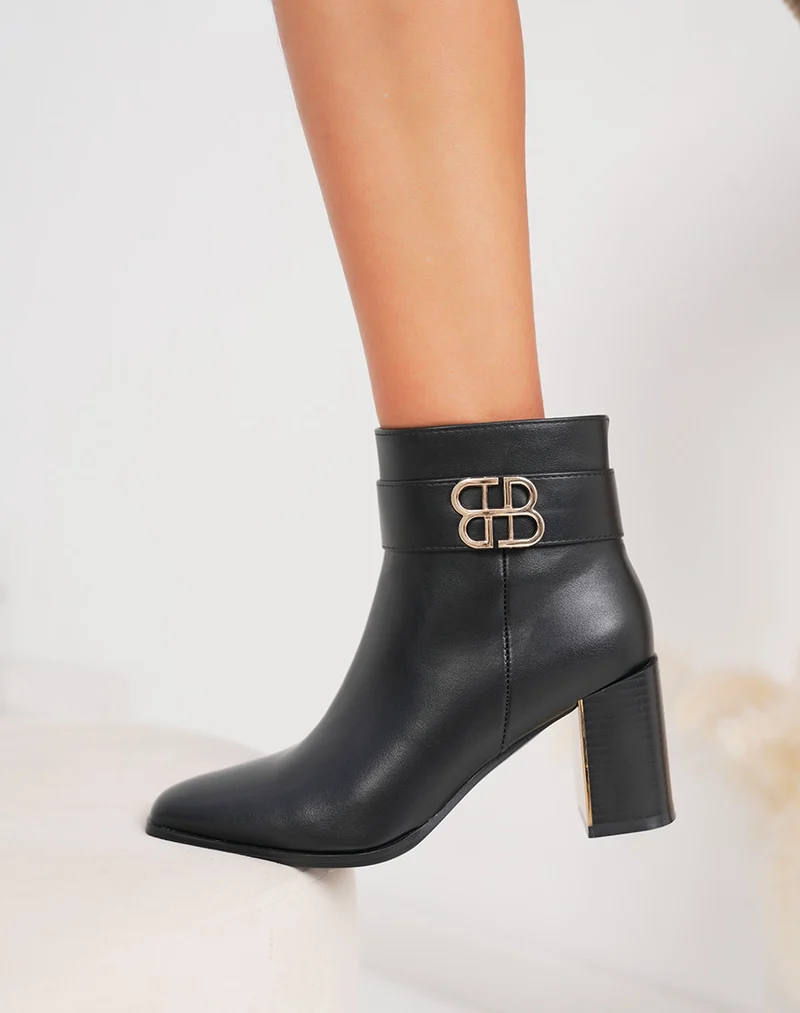 Bottines femme noires à talon carré, élégantes avec boucle dorée