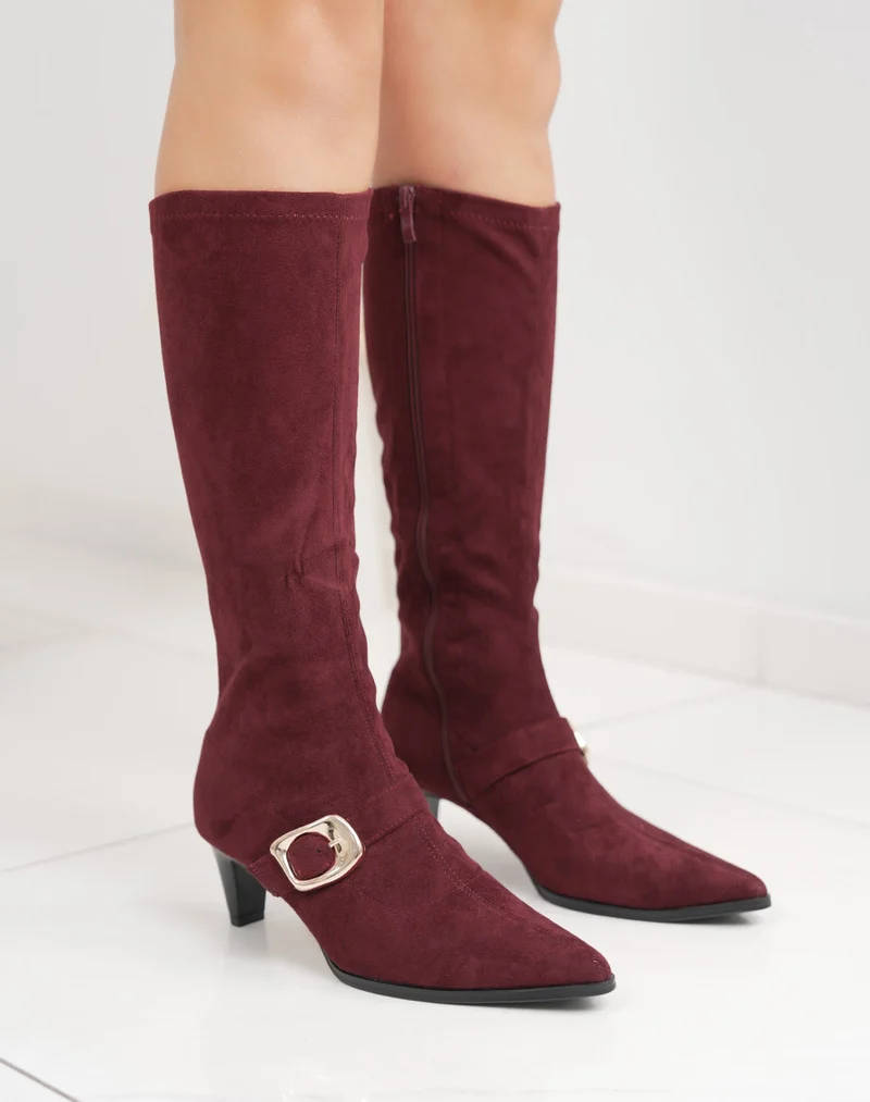 Bottes femme bordeaux en suédine, élégantes à petit talon et boucle dorée tendance