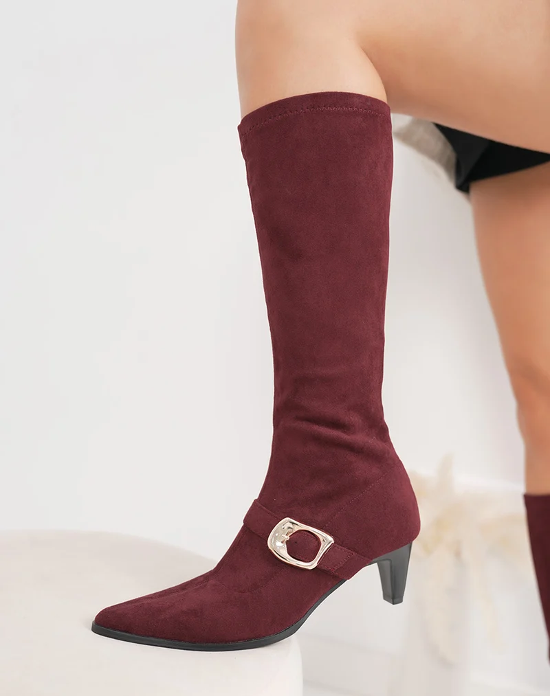 Bottes femme bordeaux en suédine, élégantes à petit talon et boucle dorée tendance