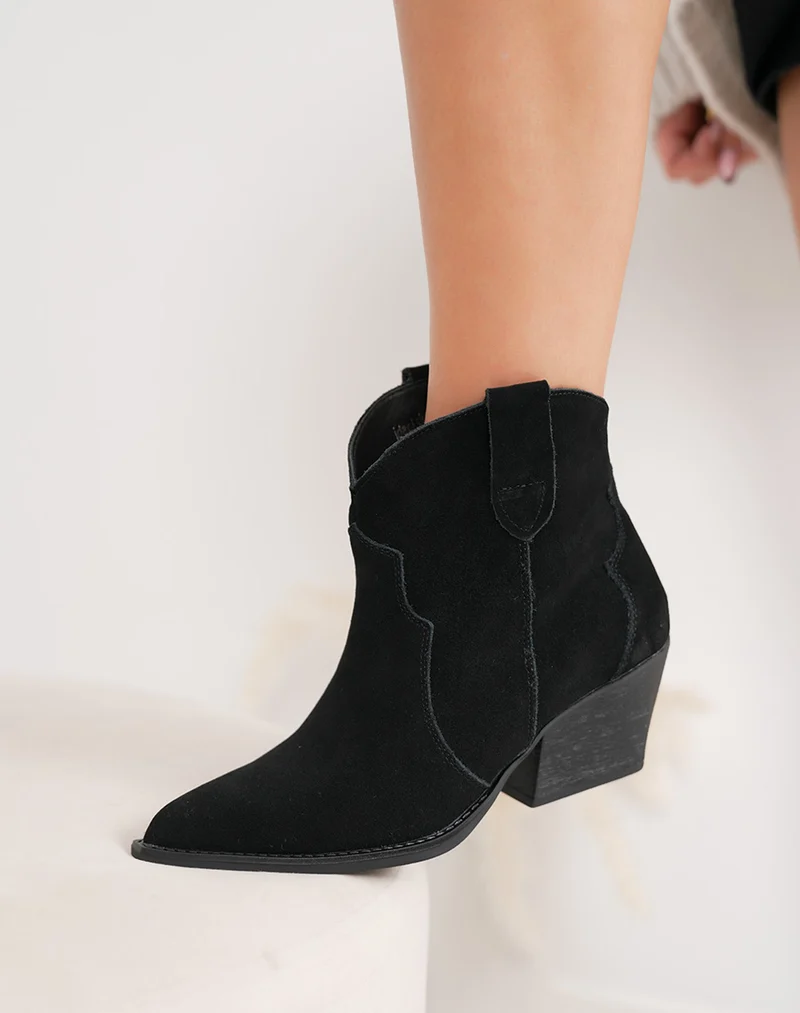 Bottines femme en cuir noir style santiag avec talon biseauté et intérieur fourré