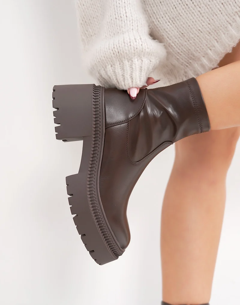 Bottines femme marron tendance à plateforme avec semelle crantée et tige chaussette