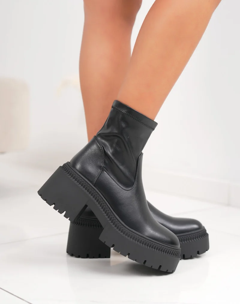 Bottines femme noires tendance à plateforme avec semelle crantée et tige chaussette