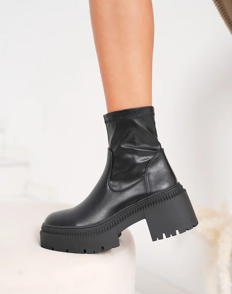 Bottines femme noires tendance à plateforme avec semelle crantée et tige chaussette