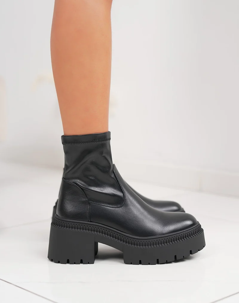 Bottines femme noires tendance à plateforme avec semelle crantée et tige chaussette