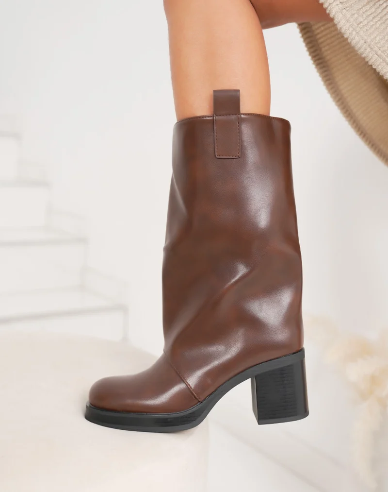 Bottines hautes marron à bout rond et talon épais