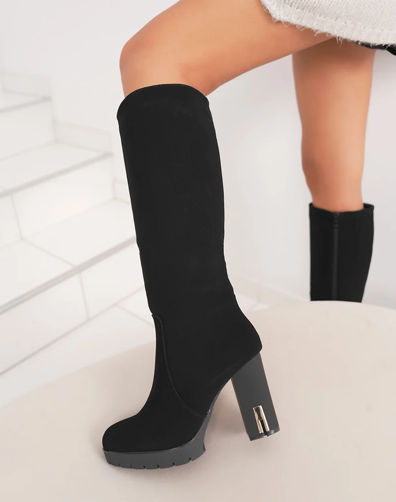 Bottes femme noires effet chaussette à talons hauts avec détail doré et semelle crantée