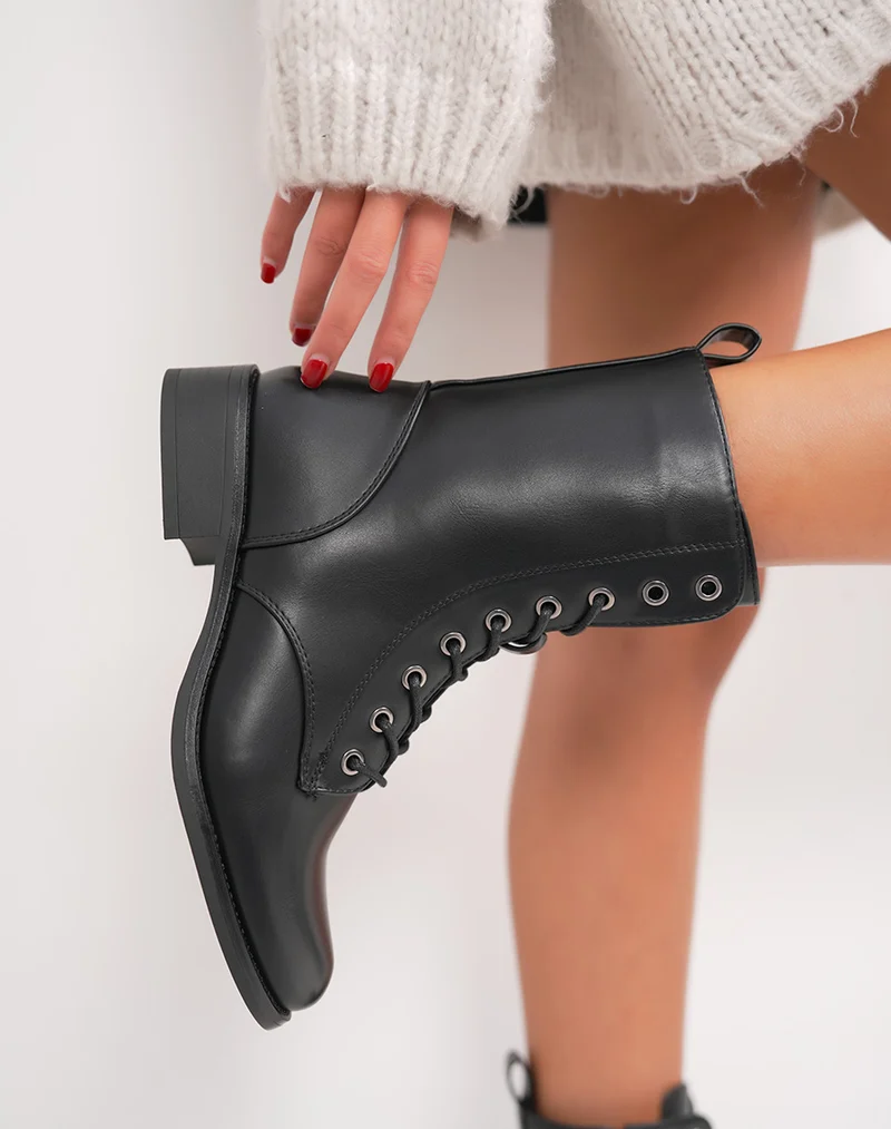Bottines femme noires élégantes à lacets montants et intérieur fourré