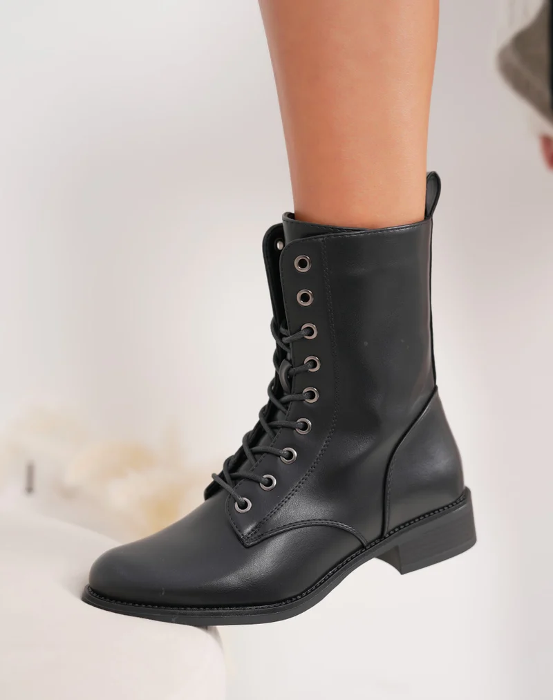 Bottines femme noires élégantes à lacets montants et intérieur fourré