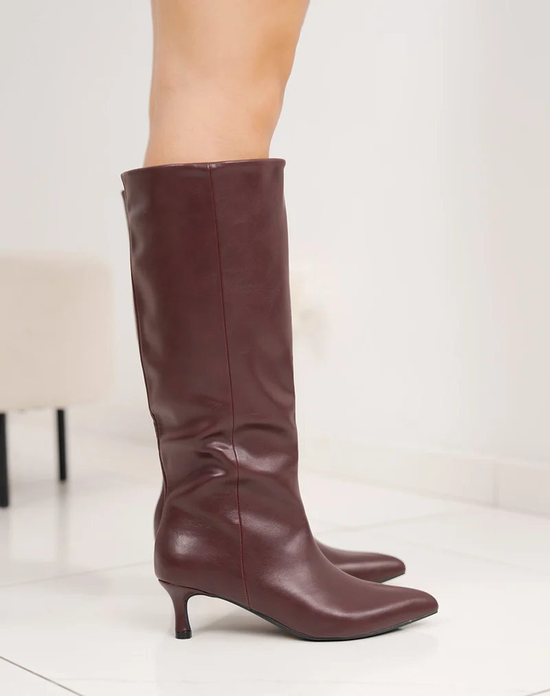 Bottes femme bordeaux élégantes à petit talon aiguille et bout pointu