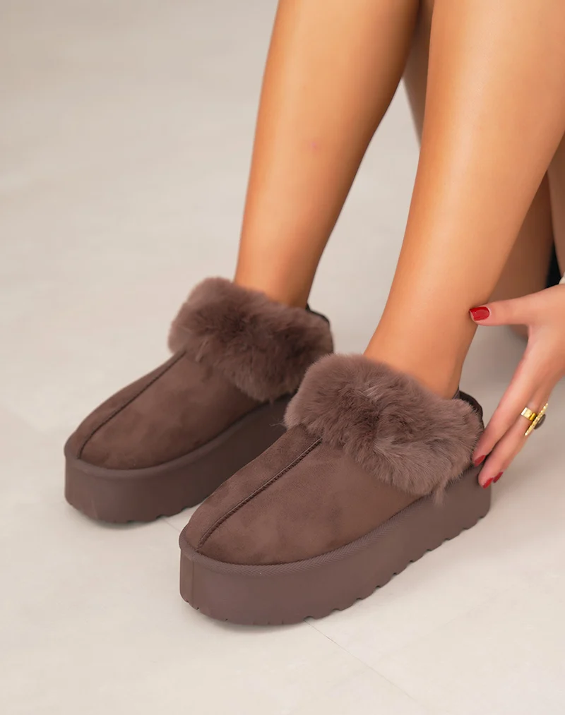 Mules femme marron à plateforme épaisse en suédine avec fourrure et élastique de maintien