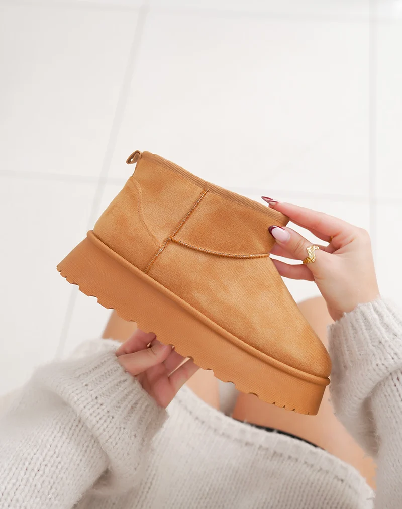 Bottines basses en suédine camel à plateforme fourrées