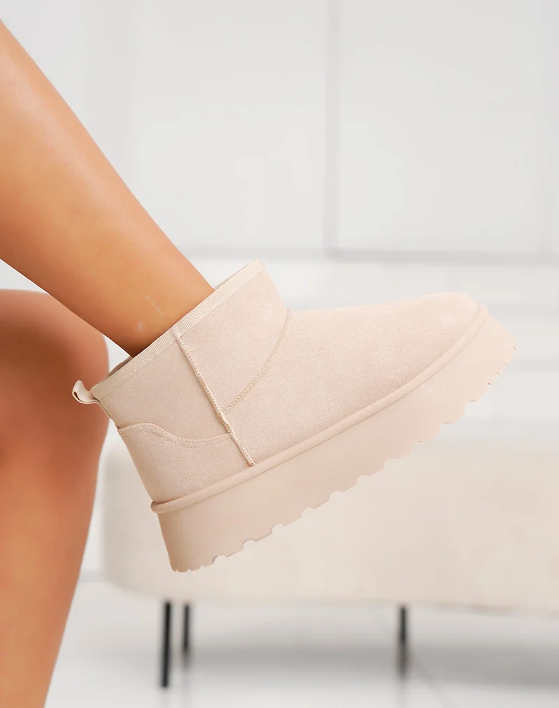 Bottines basses en suédine beige à plateforme fourrées