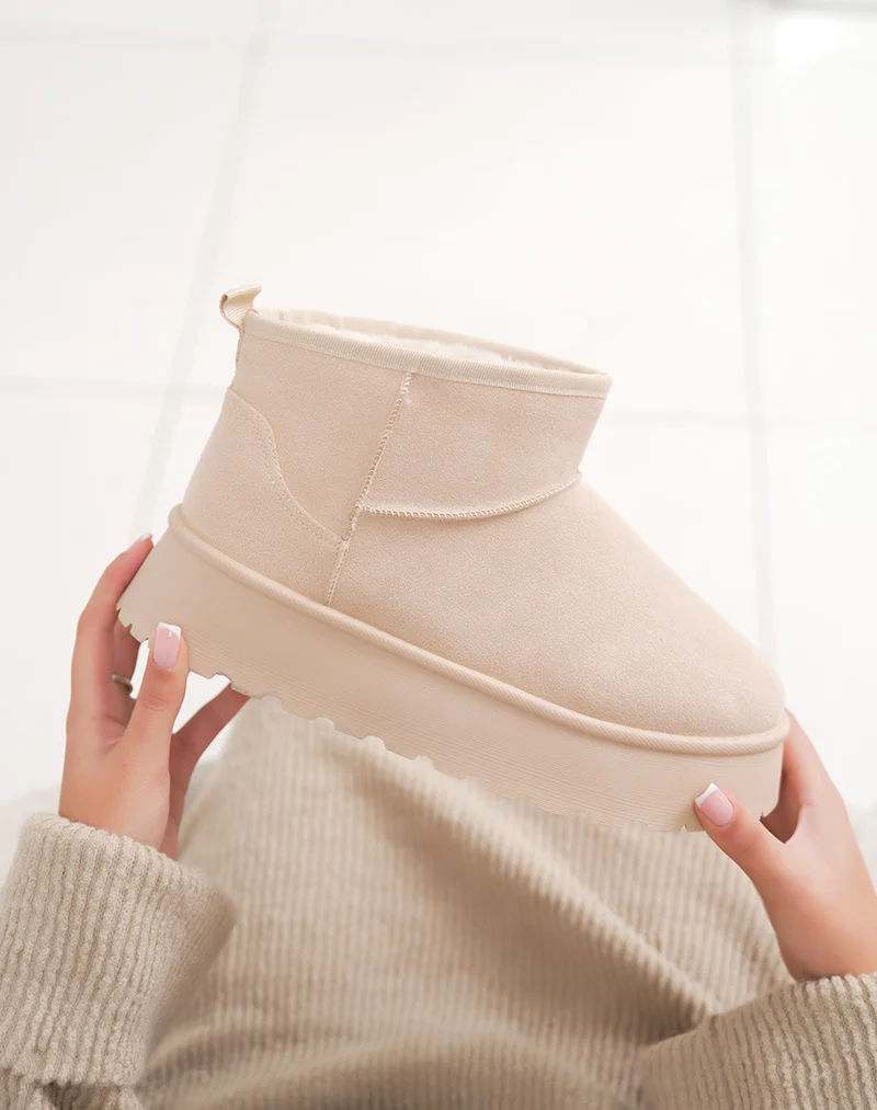 Bottines basses en suédine beige à plateforme fourrées