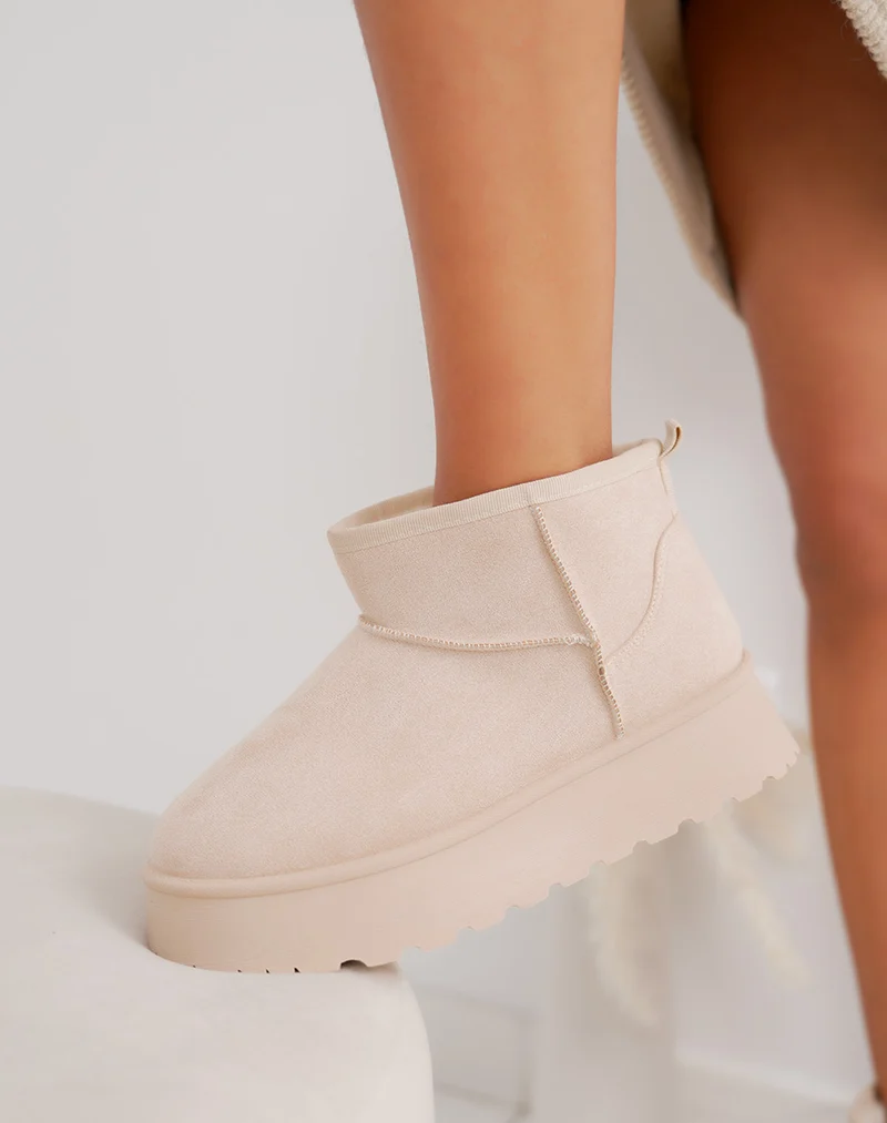 Bottines basses en suédine beige à plateforme fourrées