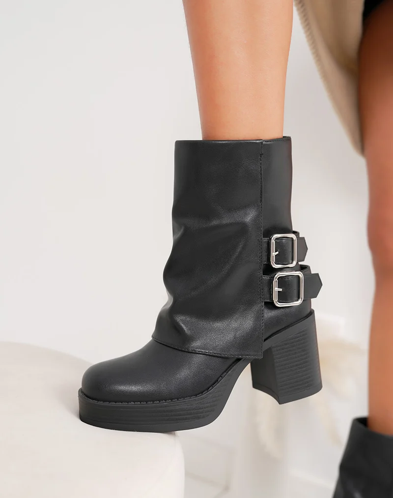 Bottines noires à revers et doubles boucles argentées avec talon carré