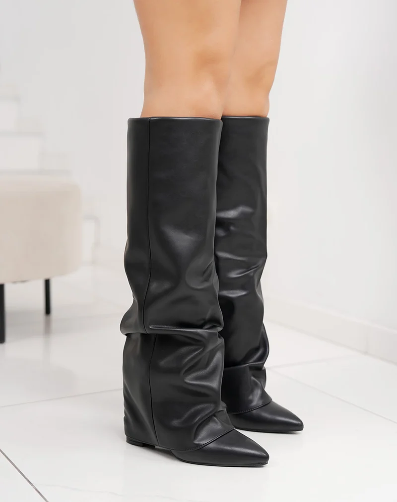 Bottes femme noires à effet plissé bout pointu et talon haut intérieur fourré