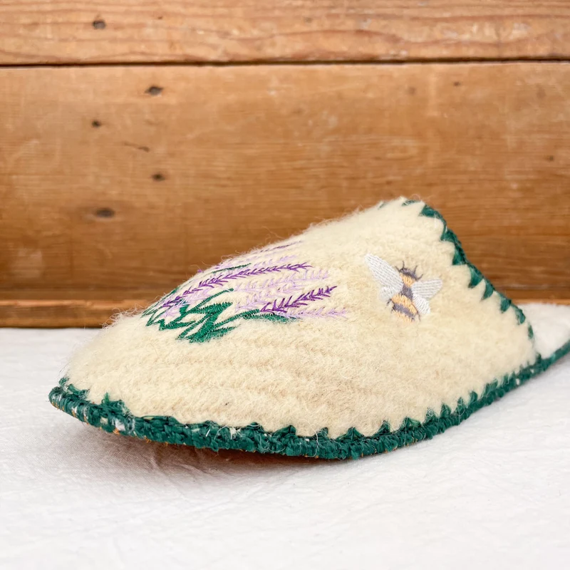 Pantoufles fleuries en laine