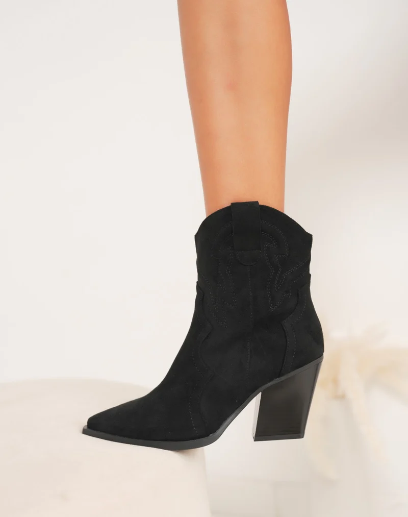 Bottines noires style santiags en suédine
