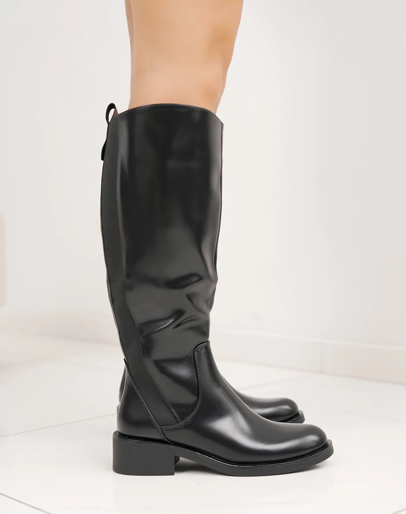 Bottes noires vernies plates avec élastique sur la tige
