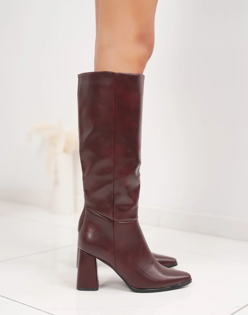 Bottes bordeaux à talon épais et bout pointu