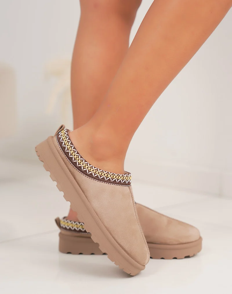 Mules femme taupe élégantes en suédine avec liseré marron et intérieur fourré