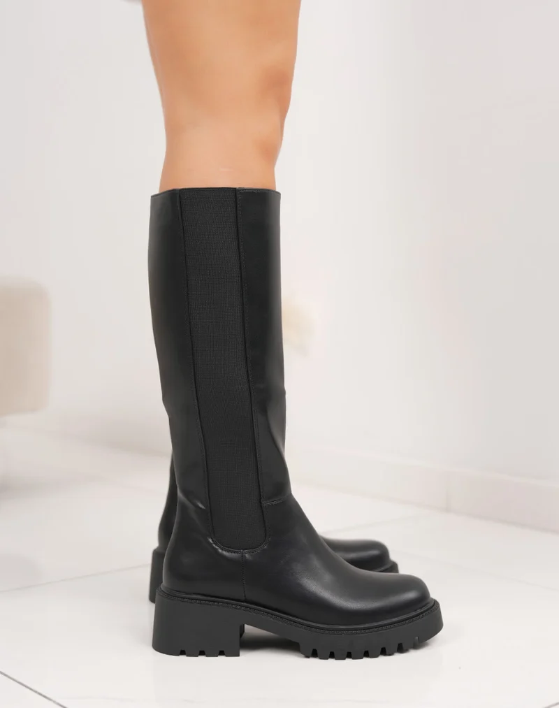 Bottes noires à semelle crantée et élastique latéral