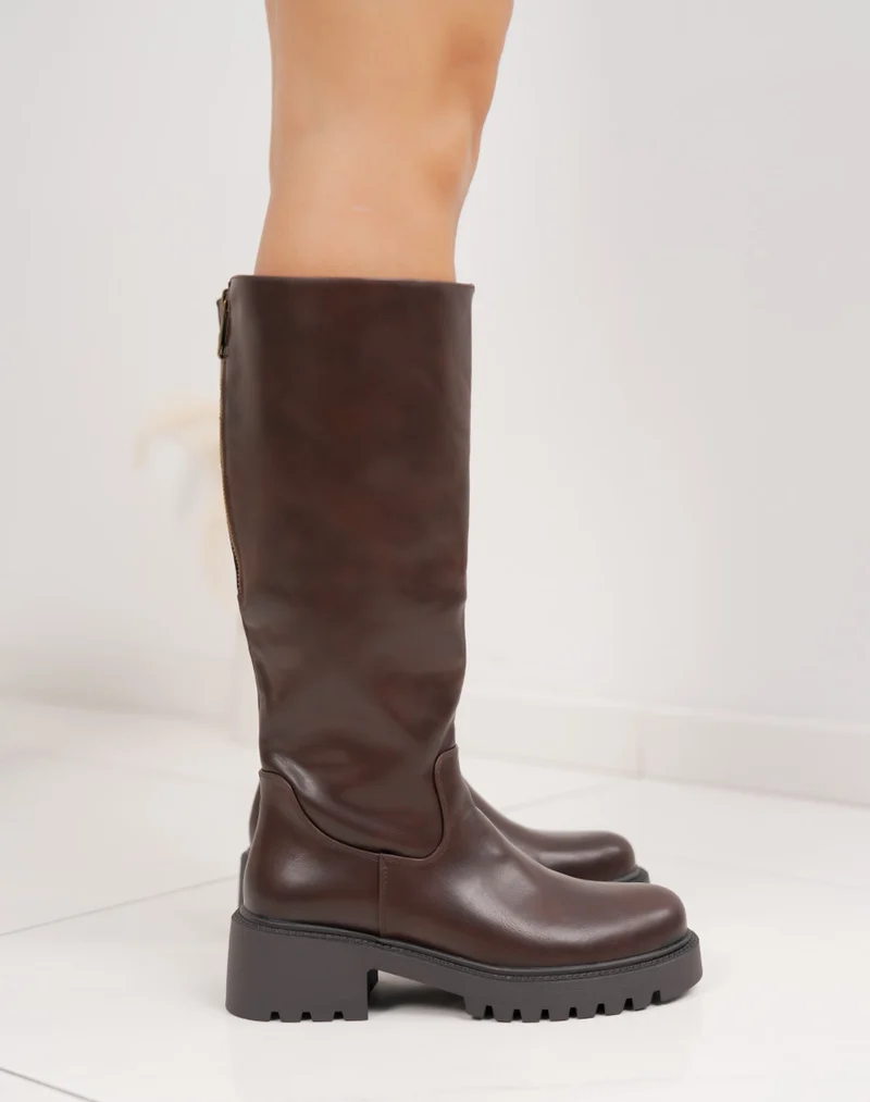 Bottes marrons à semelle crantée et zip doré