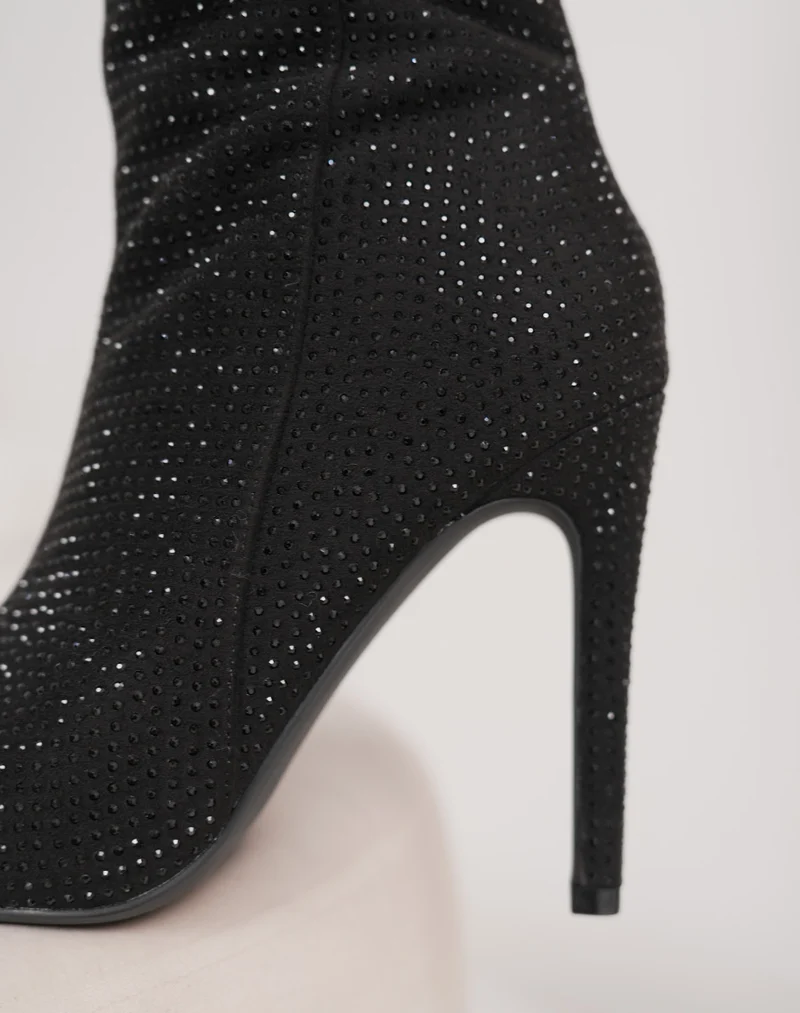 Bottines noires à strass et talon aiguille