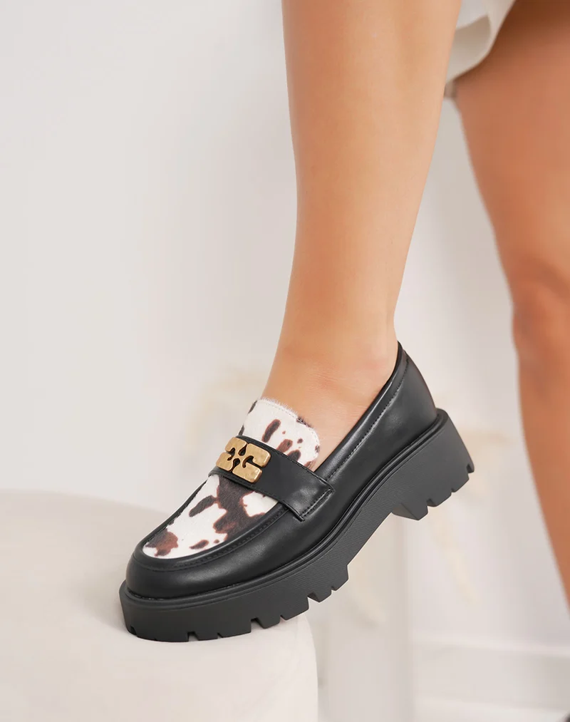 Mocassins noirs bi-matière imprimé vachette avec bijou doré