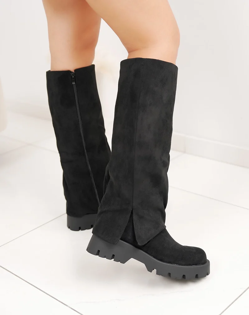 Bottes noires en suédine à semelle crantée