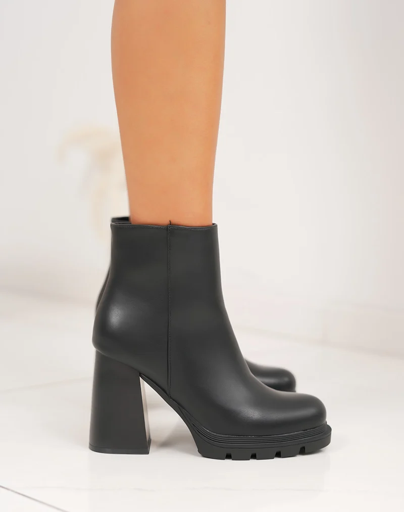 Bottines noires à talon épais carré – Élégance & stabilité